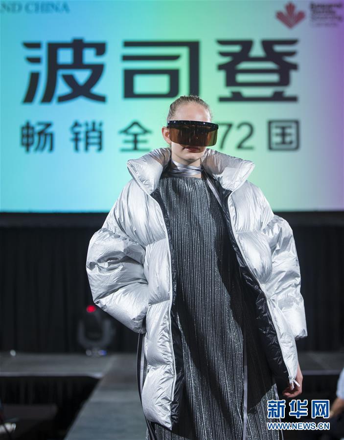 中国品牌时装亮相国际服装纺织品采购展