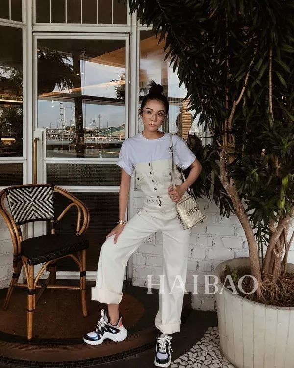 小个子夏日穿搭特辑!身高不足160cm的她们,怎么穿才能显高又时髦