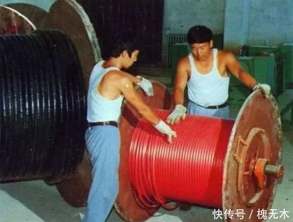  国营@老照片: 80年代的大型国营工厂, 曾经最红火的“铁饭碗”单