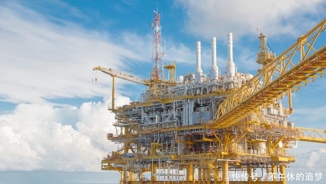  油气井：我国在南沙海域没有一口油气井，在万安滩填岛可建油气