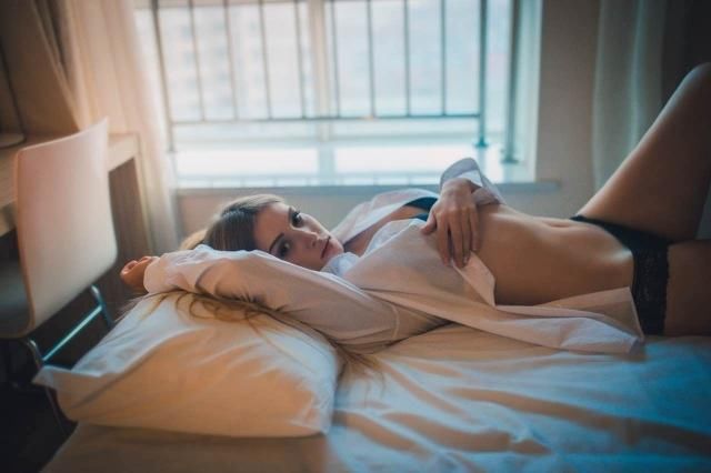 国外美女私房人像摄影作品你见过吗？太性感了！