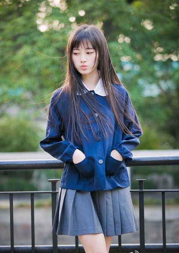 鞠婧祎和baby一起挑战“黑长直”发型，仙气和老气一目了然！