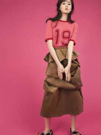 乔欣厉害了，拍写真撞衫超模也不输，网友：腿长有两米？