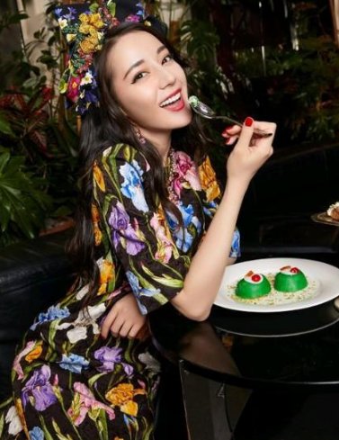 迪丽热巴:想知道什么颜色是她不能驾驭的?最后一张大写的服!