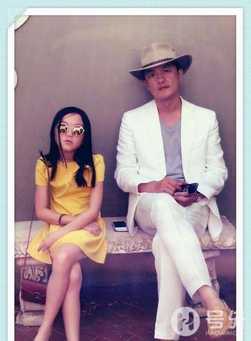 李嫣不得了!在大街穿的裙子能穿出高级感?王菲的气质都给了她!