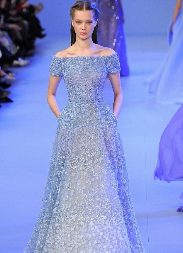  婚纱@现在谁还穿大红色婚纱？土死了，“宝石蓝”才是女生最爱，美炸