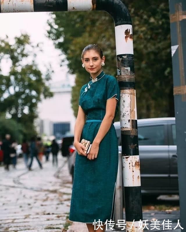  『卡戴珊』老外不适合穿旗袍？卡戴珊和水果姐都穿出别样的风情，让人惊艳！