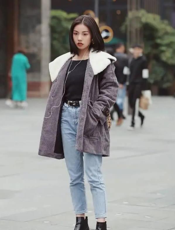  [红色]街拍：窈窕淑女的小姐姐，一条红色的连衣裙，时尚魅力女人味