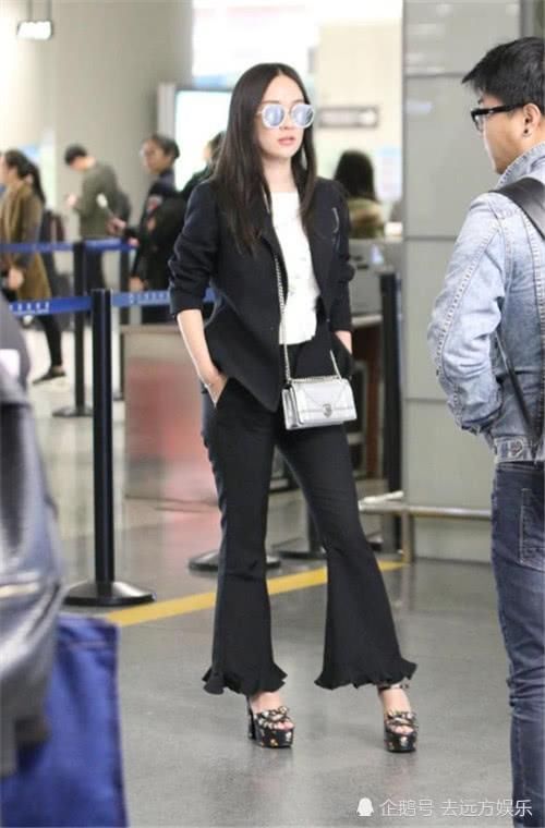 女星同款喇叭裤：宋茜到脚面，霍思燕的到脚踝，只有李溪芮到小腿