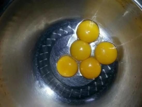 农民讨厌的一种野菜，睡来洗脸，10天轻松祛斑，脸蛋光白如卫生纸