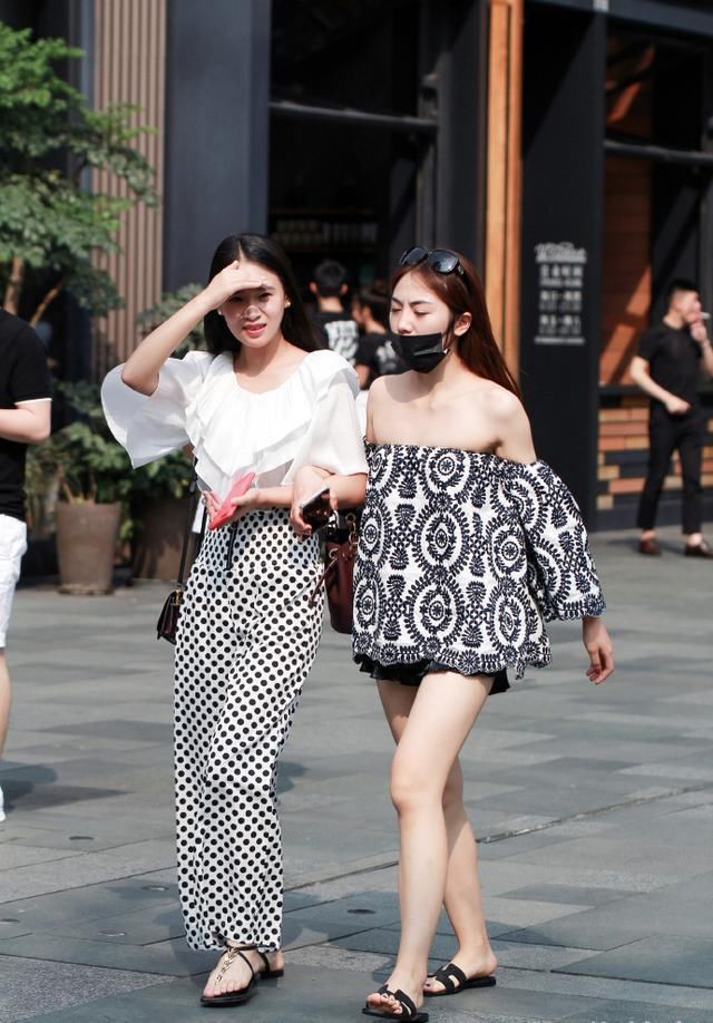 美女街拍：独特美丽白嫩脸蛋，身材无可挑剔！