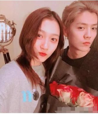 鹿晗关晓彤又爆流量?都说宁拆庙不毁婚,网友竟祝福少喝倒彩多