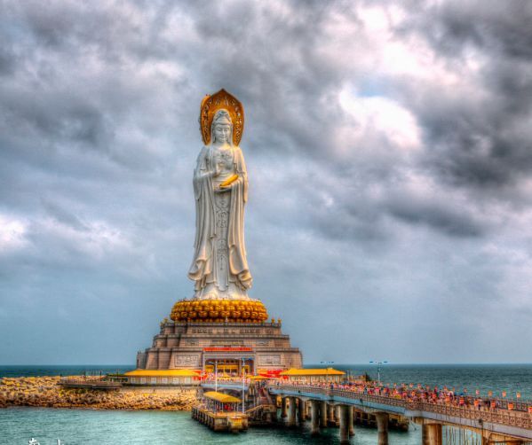 世界上最高的海上观音像，比自由女神还高15米，游客：世间少有