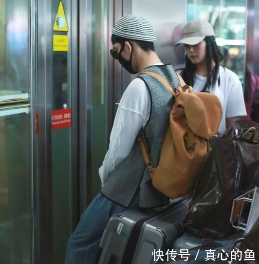 井柏然戴着“英文词语”口罩现身，疑似回应和倪妮的分手的传闻！