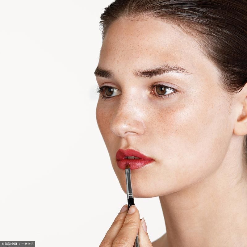 长斑化妆也难盖?洗脸水里加一物，祛斑又健康