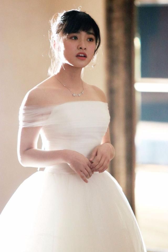 沈月长了21岁的清纯脸，41岁的麻花腿！