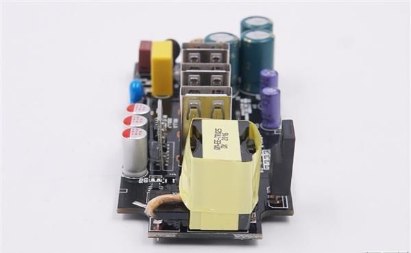云星电子|三口USB+27瓦快充 米家插线板拆解:用料精细
