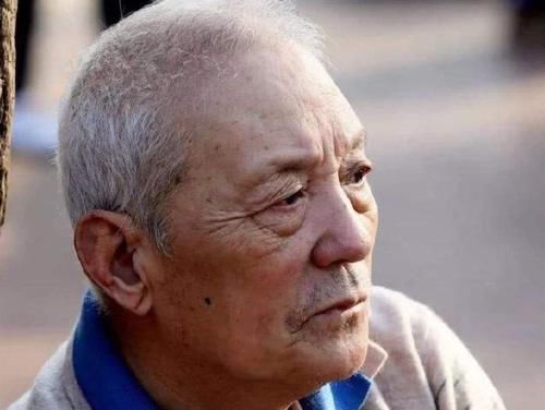  「刑罚」无期徒刑的囚犯，年老体衰不能动怎么办？监狱是否要为