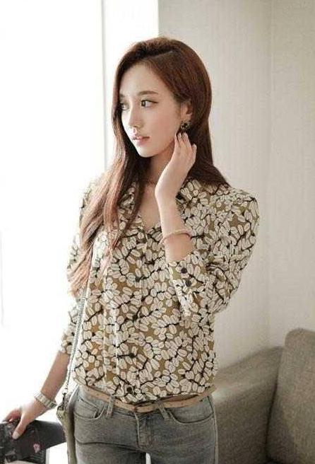 紧身裤简约又显随意, 秀出美腿，销魂美腿衬托出女人性感气质