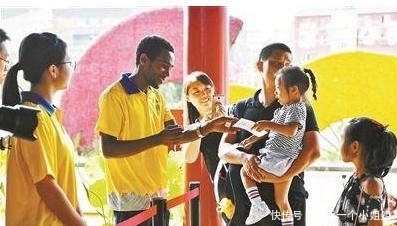 一妻多夫制,父子共妻的女人一生不洗澡