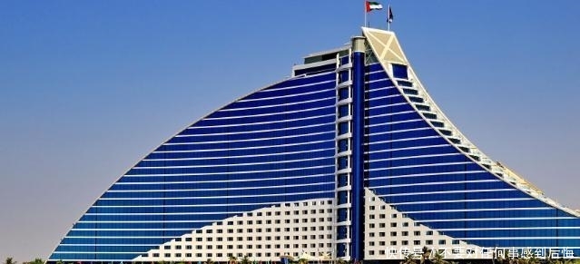 迪拜女人常年黑袍加身,却酷爱买奢侈品,网友费解:买来干嘛呢?