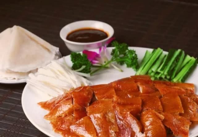为什么一只活鸭50块，一只烤鸭却只要18元？店主不小心说漏嘴