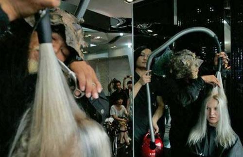 西安大神闭眼剪发，一次3900！将剪发升华到了艺术