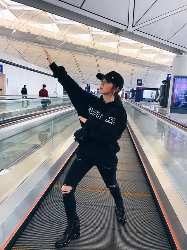 邓紫棋真大胆！穿条看不见的短裤去机场，瘦下来之后就是任性！