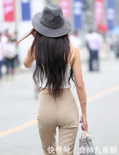  #穿搭#精致小姐姐紫色天然，笑容甜美可爱，超显小清新灵动！