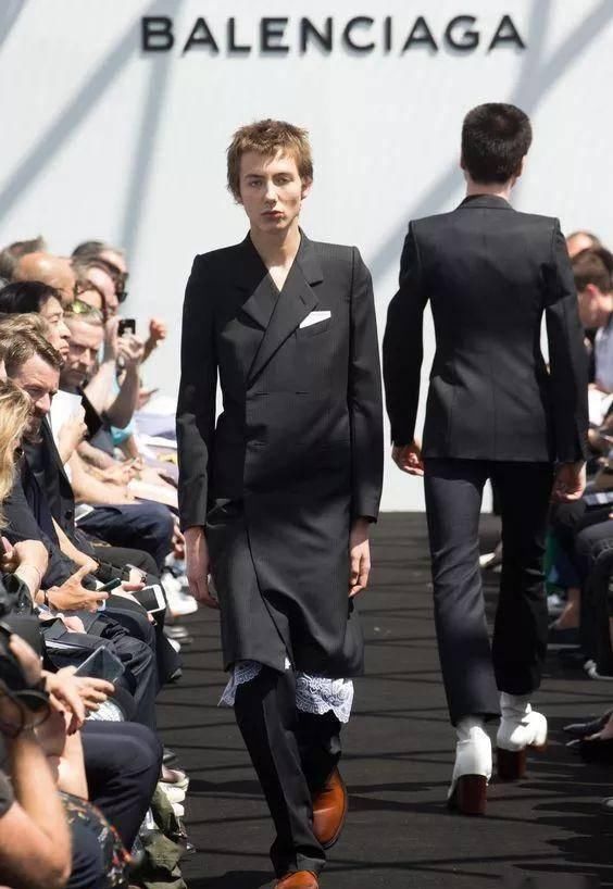  『时装画技法』时装系统里最难穿的一种类型——西装，在大牌设计师手下是如何被重塑？