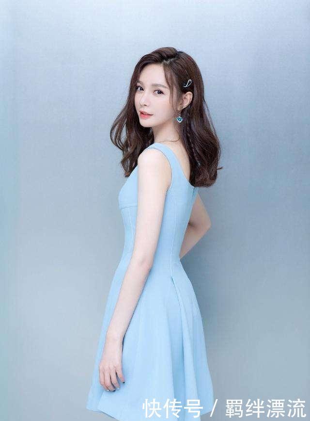 "m":"76787de6a4ed0309ae0b25b1e122692c29c401aa"沈梦辰晒春游美照,紫色上衣配牛仔裤青春减龄,化身元气少女