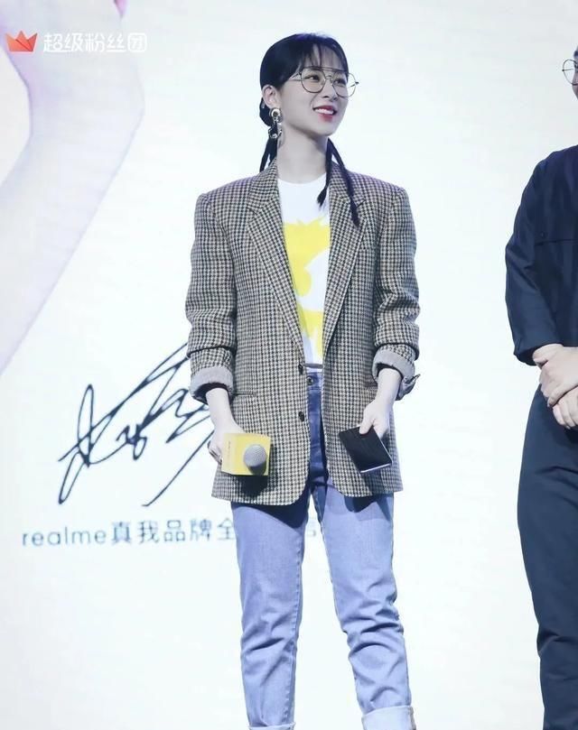  「初春」西服 牛仔裤子=2020初春最炸配搭招数，不必太藏肉哦
