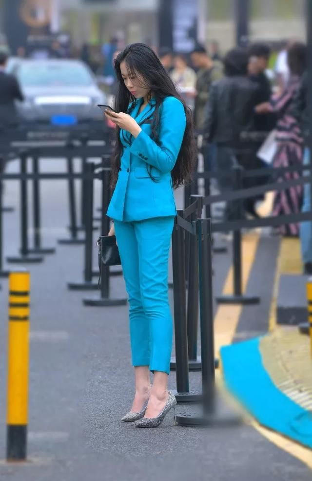  带着@高跟鞋时尚又浪漫，让女生显高又充满自信