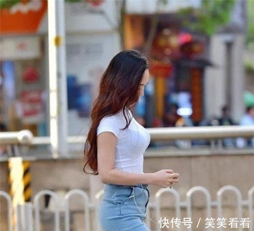  「美女」个性时尚的美女街拍：当三个美女一起上楼，轻松释放女神气场！