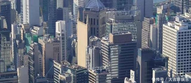 在被人放弃的小村落，这对夫妻一住就20年，每天都很开心