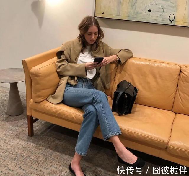 #粗跟奶奶鞋#不要再穿小白鞋啦!今年流行这4双鞋子搭配牛仔裤,优雅又好看!