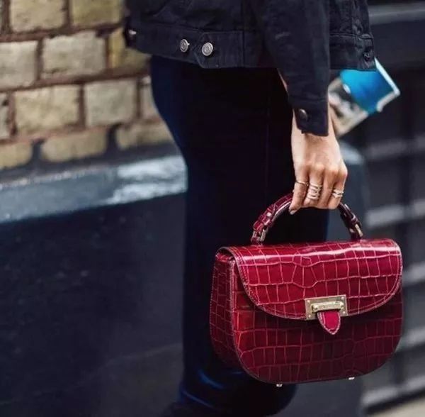 时装精们都不甘心撞包，她们把目光瞄准了这些小众却有格调的宝贝