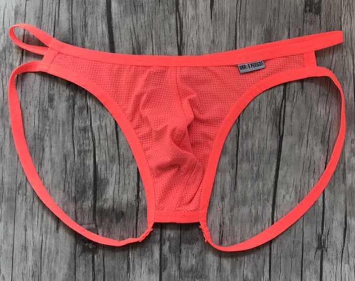 普通三角裤已经烂大街了，今年火热的“T裤”，帅得让人挪不开眼