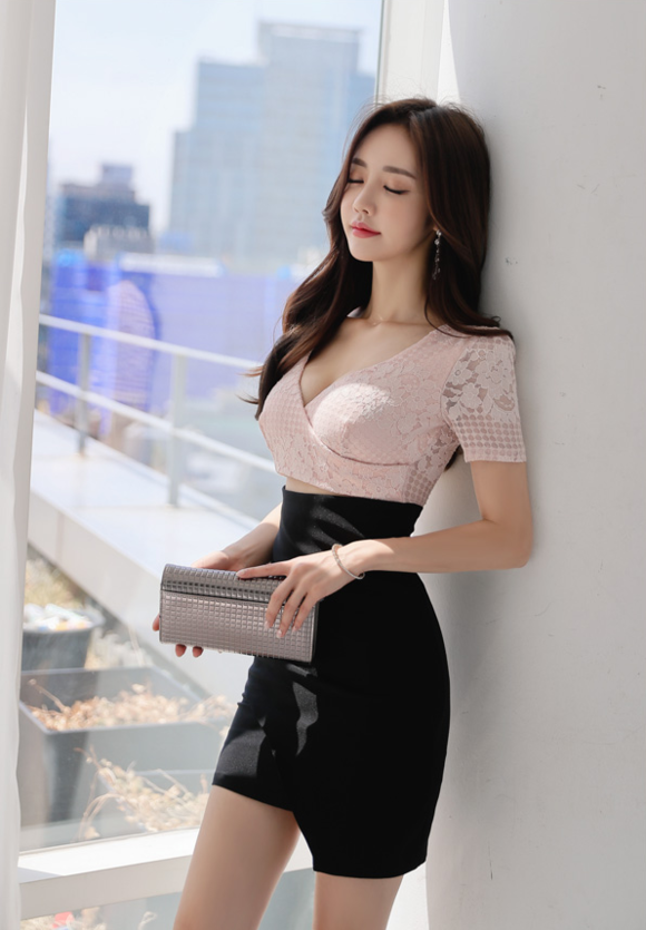 女神孙允珠,锦瑟晚樱潇雨柔花水韵半袖裙