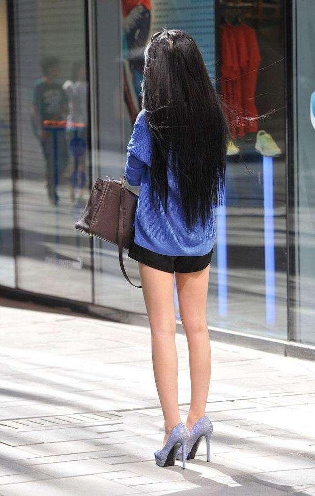 未婚女人穿搭紧身裤，美观又大方拉长身材比例，增添更多知性魅力