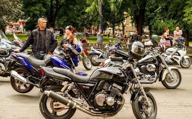  「摩托车」农村电动车，摩托车都难逃被限，农村朋友，有什么解