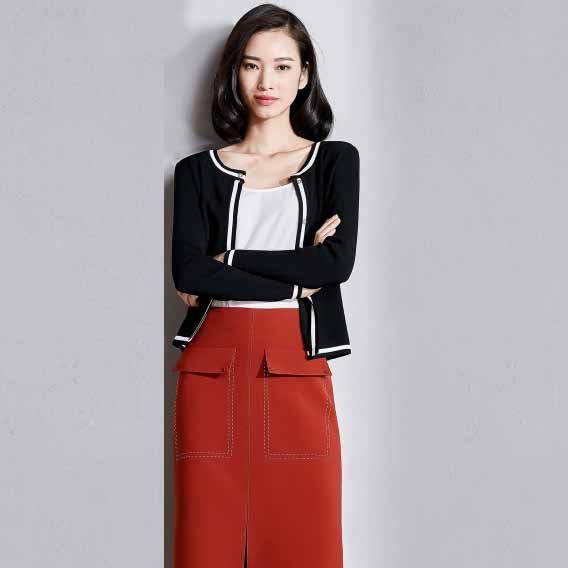 个子不高，尽量别穿风衣!8090女人秋后这样穿，比旗袍还美嫩