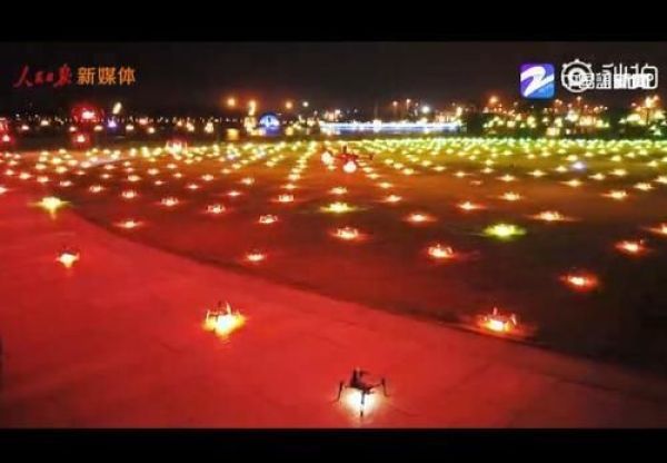 【爆火】深圳600架无人机对香港喊话我爱你中国 并为香港警察加油