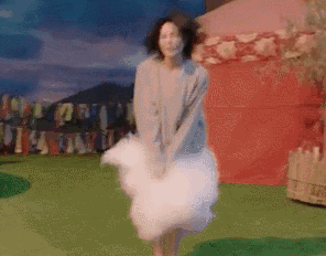 种草| 王菲又把工装连体裤穿火了，早秋抢占C位就靠它啦!