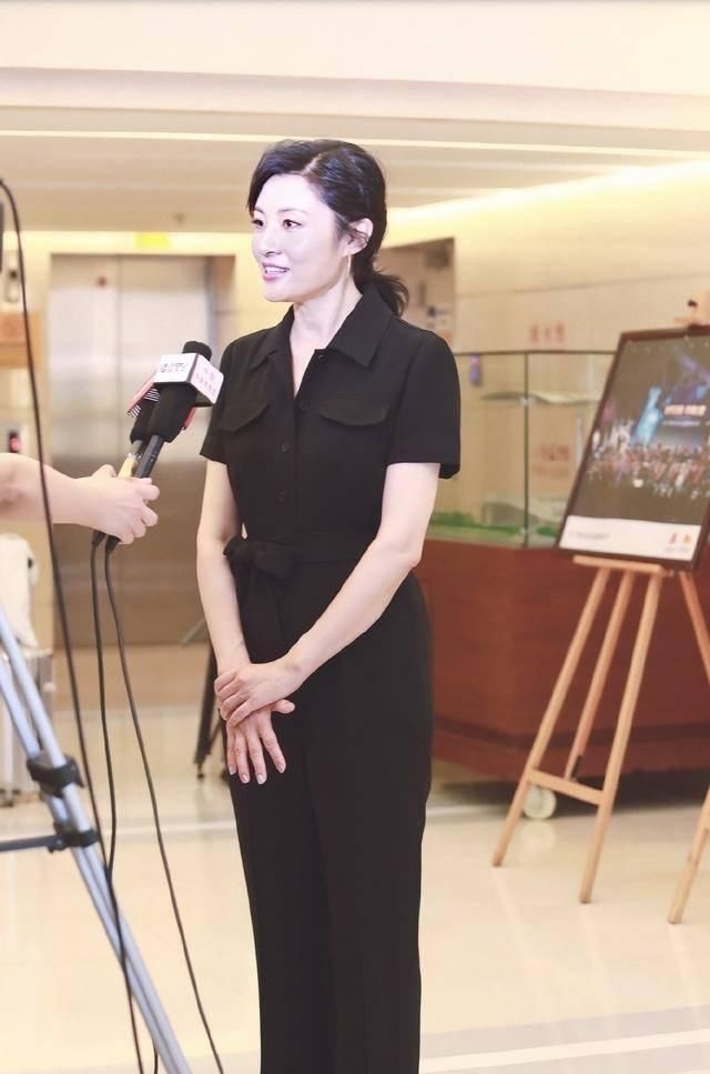  #身型#周涛真是“优雅女神”！带火各种简单搭配，都51岁还那么惊艳