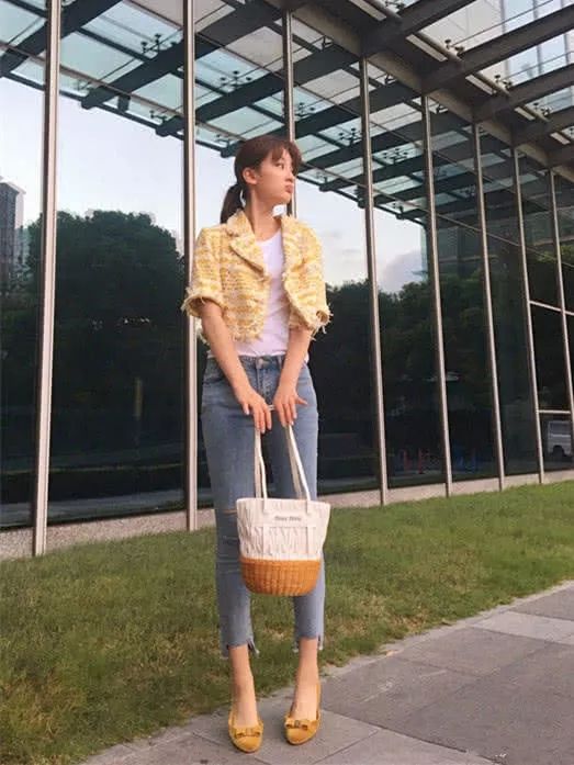 乔欣到底有多瘦?这么紧的牛仔裤都能塞进去，网友:大长腿看不厌