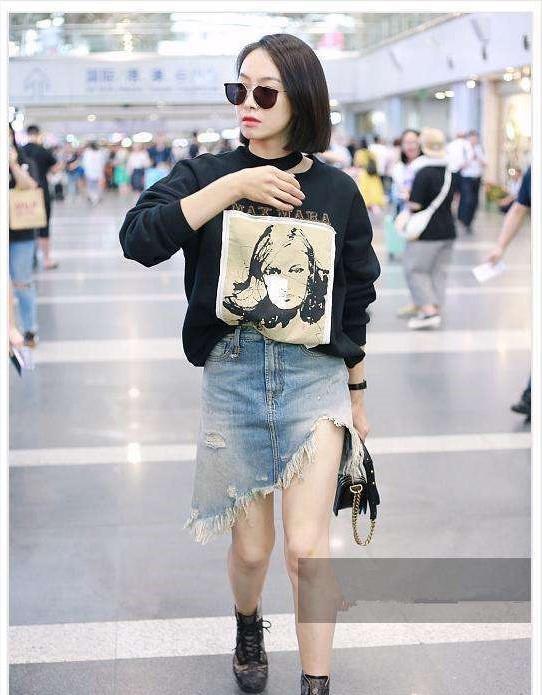 宋茜打开秀腿新世界，牛仔裙太厉害，网友：这是她自己定制的吧