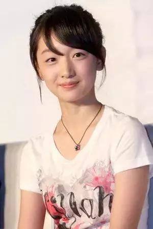 看周冬雨的时尚进阶之路