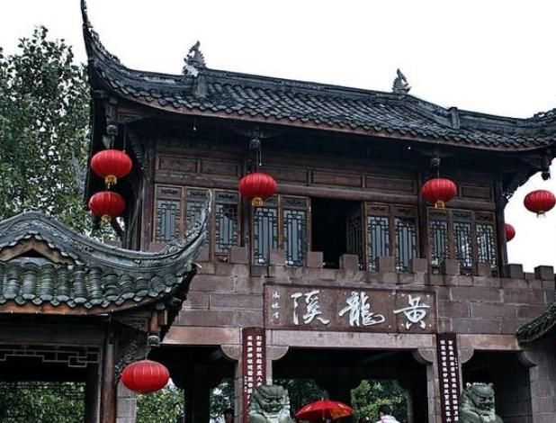 山西乔家大院还未平息,四川又通报13家景区,其中3家被摘帽!