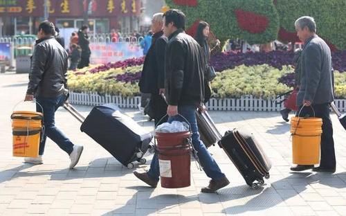  【返乡】春运还没到，农民工已经接连返乡，为啥很多人都爱提涂